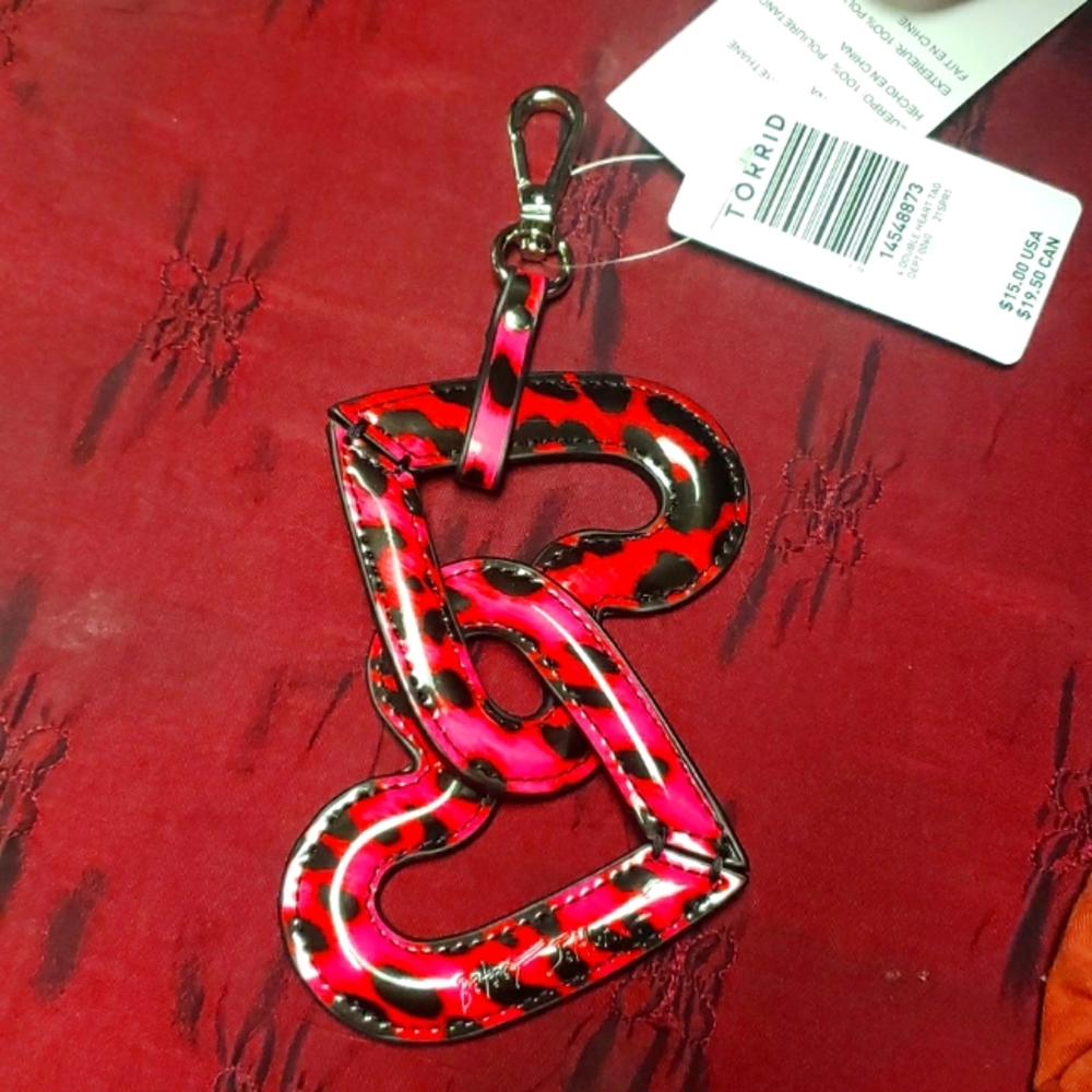 NWT heart/cheetah keychain
